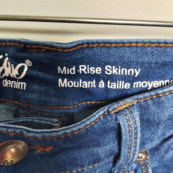 Mossimo Medium Wash Mid Rise Skinny Jeans Size 2/26 - Picture 8 of 10